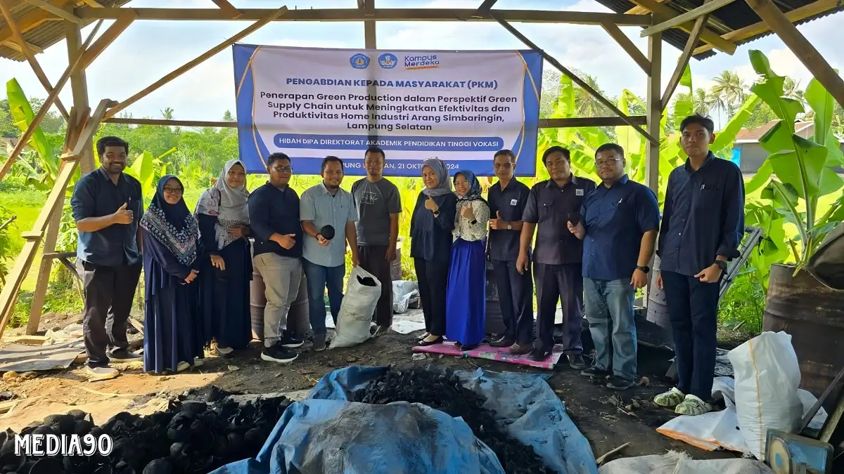Dosen Polinela Terapkan Green Production untuk Home Industri Arang Simbaringin di Lampung Selatan