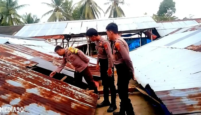Angin Kencang dan Hujan Deras Sebabkan Pasar Bengkunat Pesisir Barat Longsor dan Ambruk