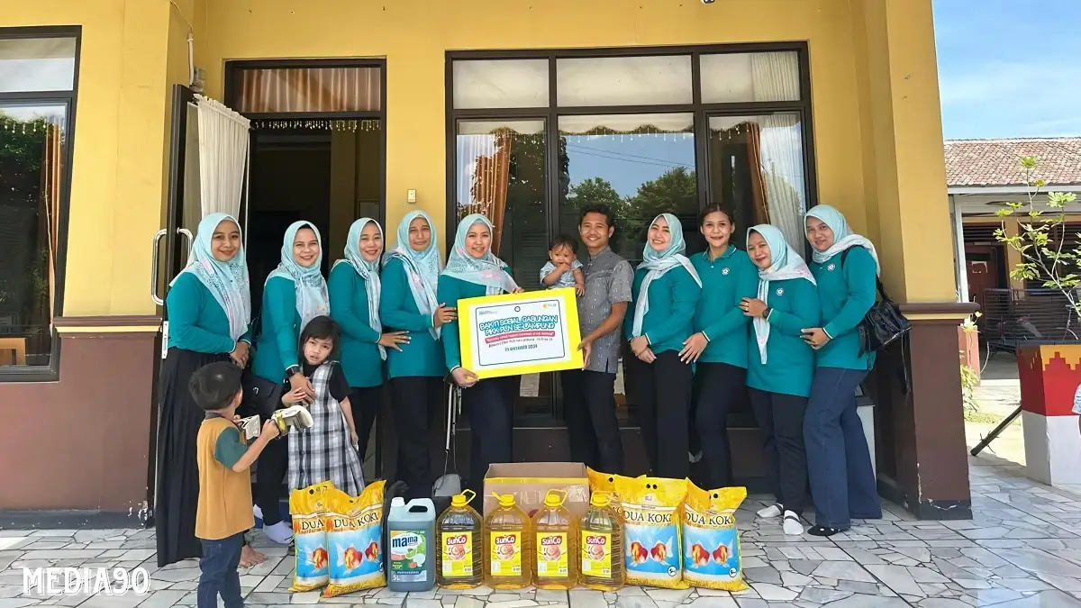 Jelang Peringatan Hari Pahlawan, PIKK PLN Gelar Baksos Hijgga Kunjungi Purnakarya PLN Sang Pejuang Kelistrikan