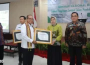 Unila Raih Penghargaan atas Peran Aktif dalam Pengelolaan Sampah di Lampung dari Pj Gubernur