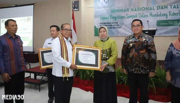 Unila Raih Penghargaan atas Peran Aktif dalam Pengelolaan Sampah di Lampung dari Pj Gubernur