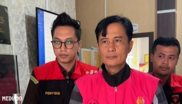Tersangka Korupsi Rp1,88 Miliar Proyek Jalan Marang – Kupang Ulu: Mantan Anggota DPRD Pesisir Barat Ditahan