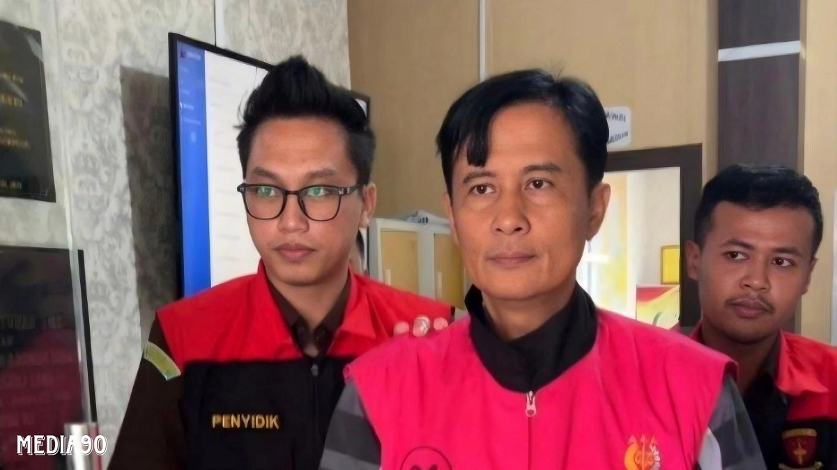 Mantan Anggota DPRD Pesisir Barat Jadi Tersangka Korupsi Rp1,88 Miliar Proyek Jalan Marang - Kupang Ulu, Langsung Ditahan