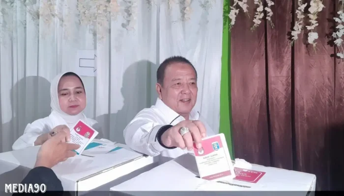 Calon Gubernur Lampung Arinal Akui Tenang dan Optimis Usai Nyoblos di TPS 10 Sepang Jaya Bersama Istri