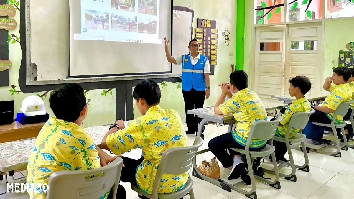 Peringati Hari Guru Nasional, PLN Kenalkan Ragam Energi Bersih di Sekolah Global Madani Lampung