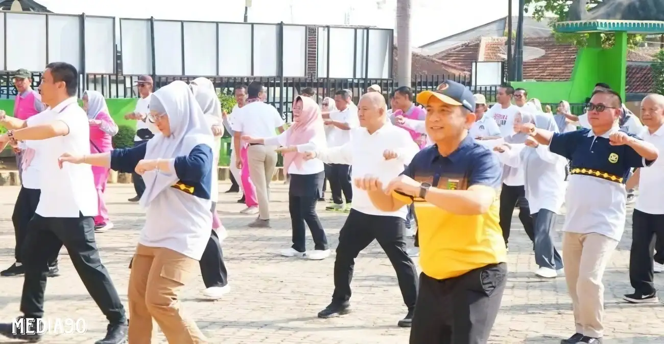 Pjs Wali Kota Riang Senam Bersama Pegawai Disdikbud Bandar Lampung