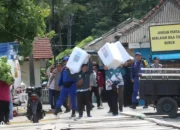 Polres Lampung Selatan Perketat Pengamanan Distribusi Logistik Pilkada ke Pulau Sebesi
