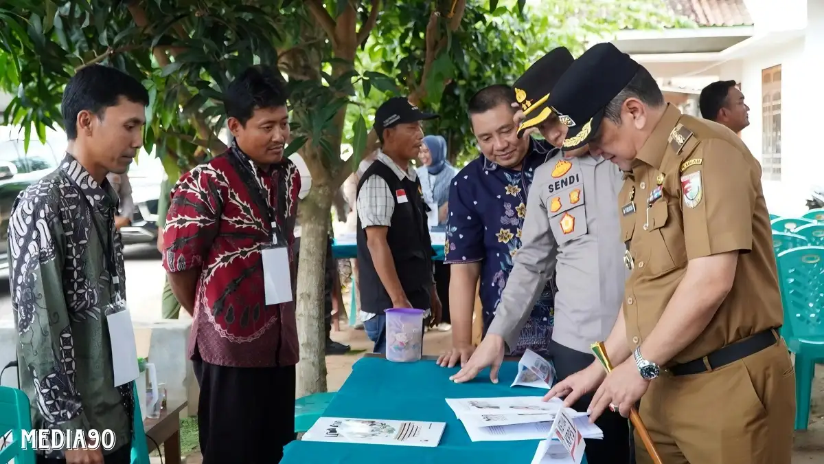 Tinjau Kesiapan TPS, Pj Bupati M. Firsada Pastikan Pilkada Tubaba Berjalan Tertib