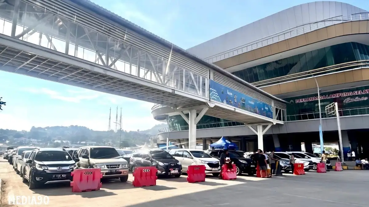 Cuaca Ekstrem di Perairan Lampung Diprediksi Masih Terjadi, Tiket Penumpang Kapal di Bakauheni Dibatasi