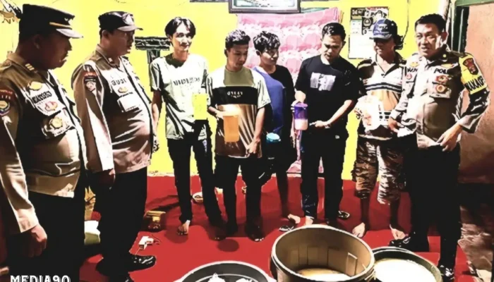 Polisi Gelar Razia di Lapo Tuak Kuncup Pringsewu: Ratusan Liter Miras Disita, 9 Warga Diamankan
