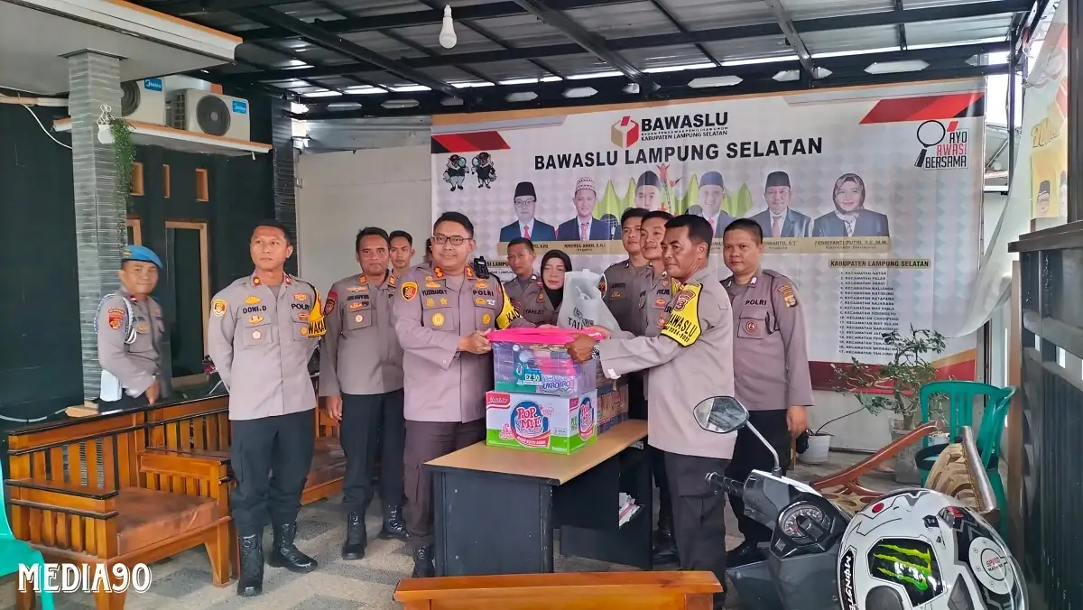 Kapolres Lampung Selatan Beri Tali Asih ke Petugas Pengamanan di Pilkada 2024