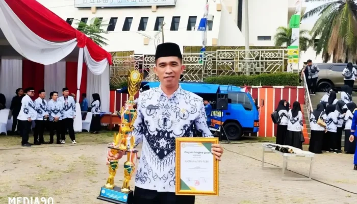 Prestasi Gemilang: Kepala SMAN 1 Pesisir Selatan Pesisir Barat Dinobatkan sebagai Kepala Sekolah Inovatif PGRI 2024