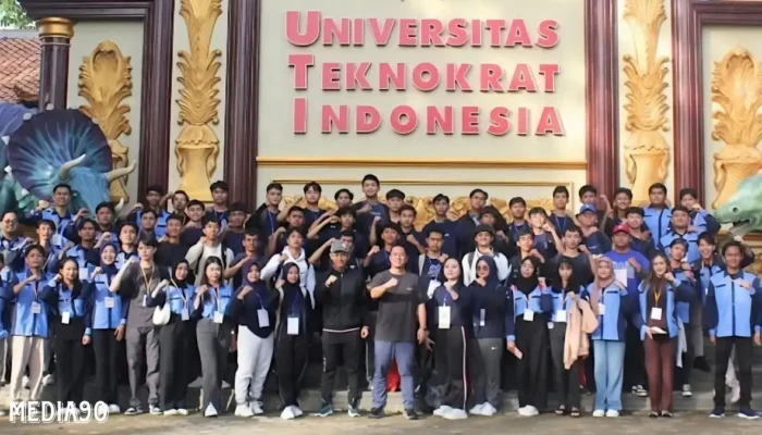 Mahasiswa Teknologi Informasi Universitas Teknokrat Indonesia Dibekali Pelatihan Kepemimpinan