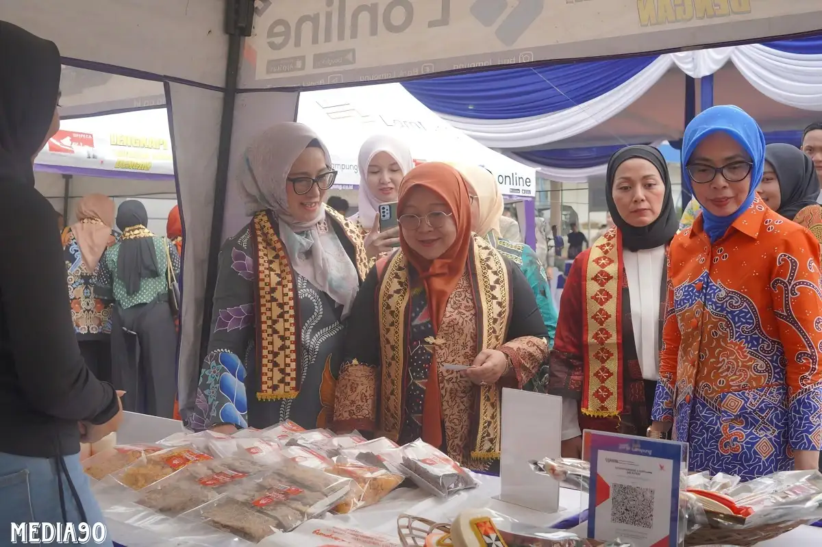 Maidawati Retnoningsih Samsudin Resmikan Galeri UMKM Ikatan Keluarga Besar Bank Lampung