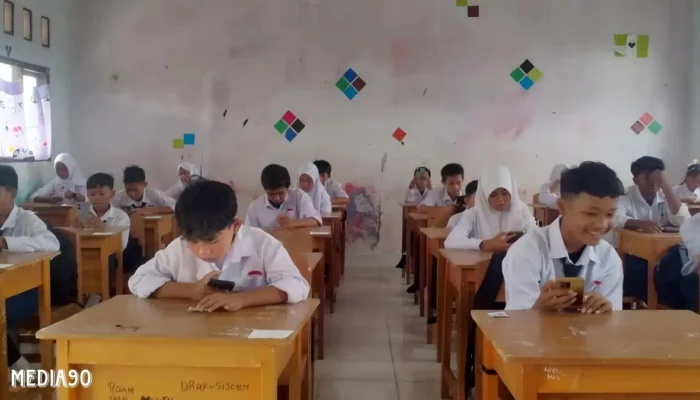 Permudah Akses Soal, SMPN Satu Atap 1 Rawajitu Timur Gelar Ujian Semester dengan Sistem Barcode