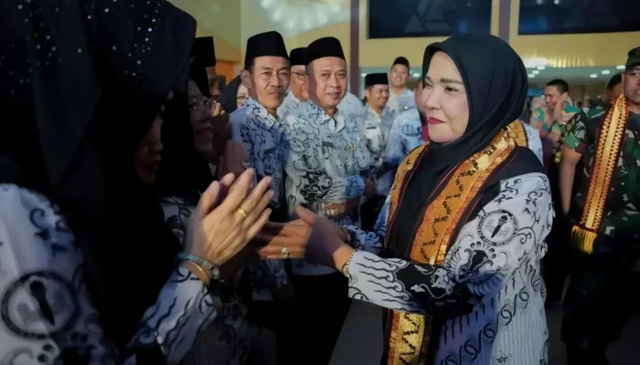 Eva Dwiana Soroti Peran Guru dalam Mewujudkan Pendidikan Berkualitas pada Peringatan HGN dan HUT PGRI ke-79