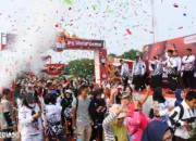 Pj Sekda Tubaba Melepas Peserta Jalan Sehat Menuju Pilkada Damai 2024