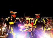 Pengawalan Pemudik Motor Nataru oleh Polda Lampung: Dari Pelabuhan Bakauheni Hingga Tujuan di Malam Hari