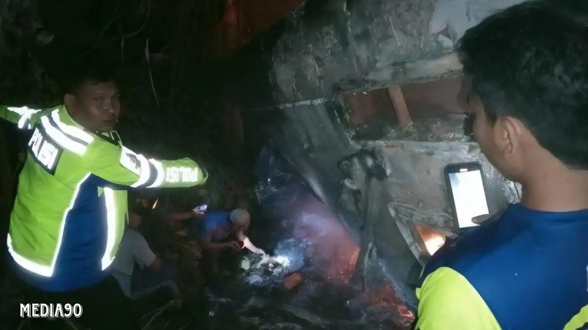 Tak Kuat Nanjak, Bus Putra Raflesia Terjun ke Jurang 50 Meter dan Terbakar di Tebing Batu Pesisir Barat, Tiga Meninggal