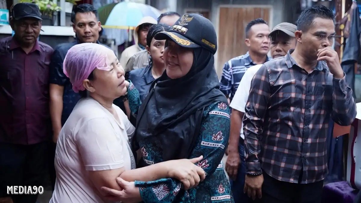 Kunjungi Korban Banjir, Wali Kota Bandar Lampung Janji Segera Bantu Perbaiki Rumah Rusak Hingga Normalisasi Sungai