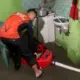 Dikepung Banjir, Pemkot Bandar Lampung Terjunkan Tim Gabungan Bantu Warga Bersihkan Sisa Banjir