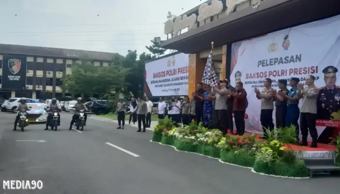 Polda Lampung Bersama Organisasi Pemuda dan Mahasiswa Salurkan Ribuan Paket Sembako untuk Korban Banjir