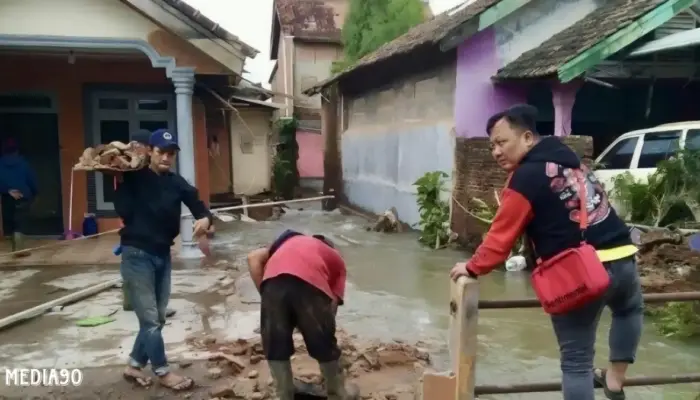 Setelah Banjir, Wali Kota Bandar Lampung Instruksikan Dinas PU Segera Perbaiki Fasilitas Umum dan Rumah Warga