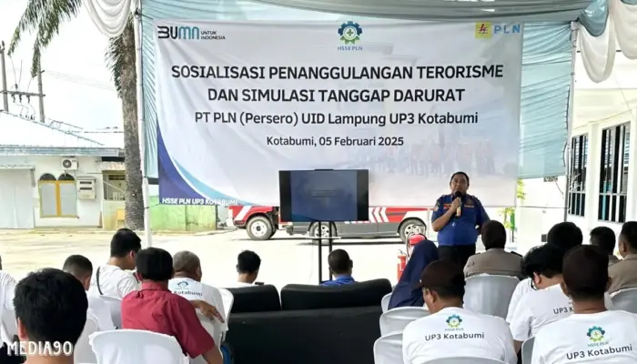 PLN Bersama Polres dan Damkarmat Lampung Utara Gelar Sosialisasi Keamanan dan Simulasi Darurat di Bulan K3 Nasional