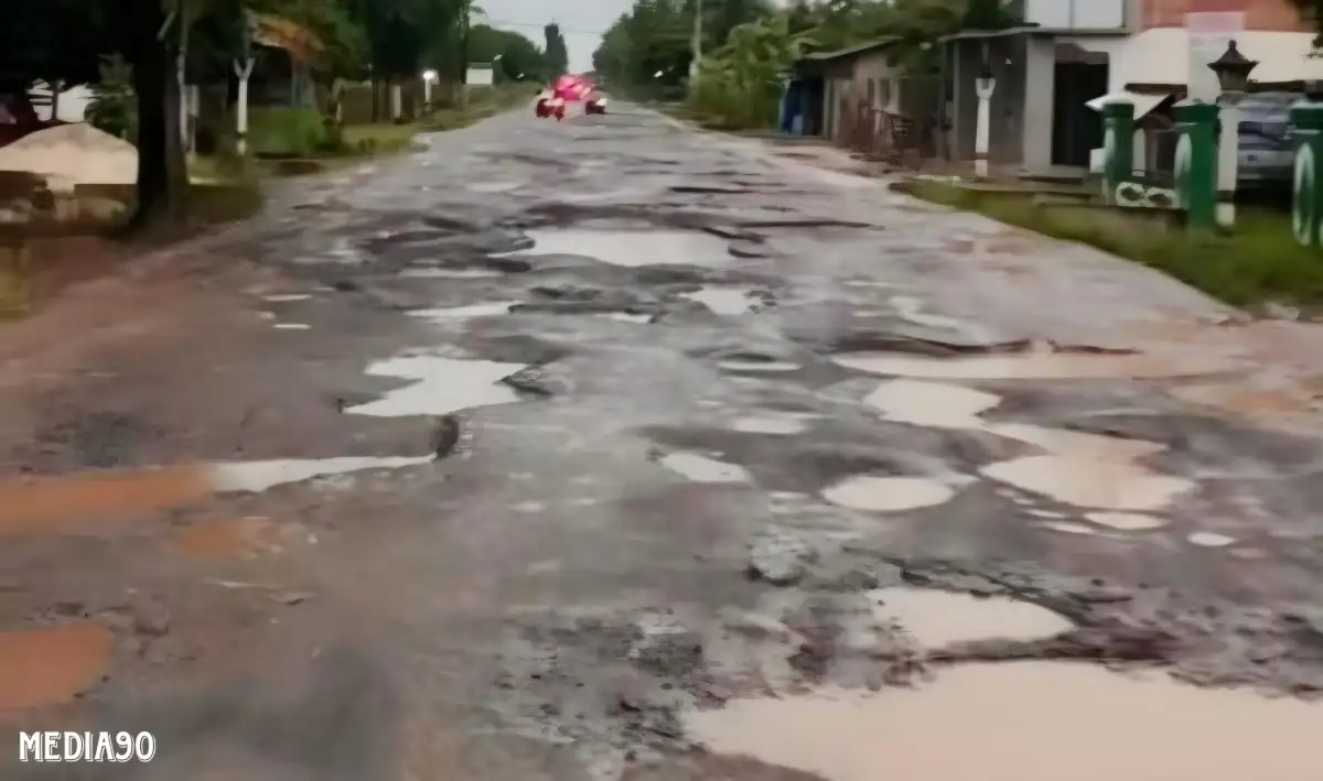 Warga Keluhkan Jalan Provinsi Lampung Rusak di Tumijajar Tulang Bawang Barat, Begini Jawaban Dinas BMBK