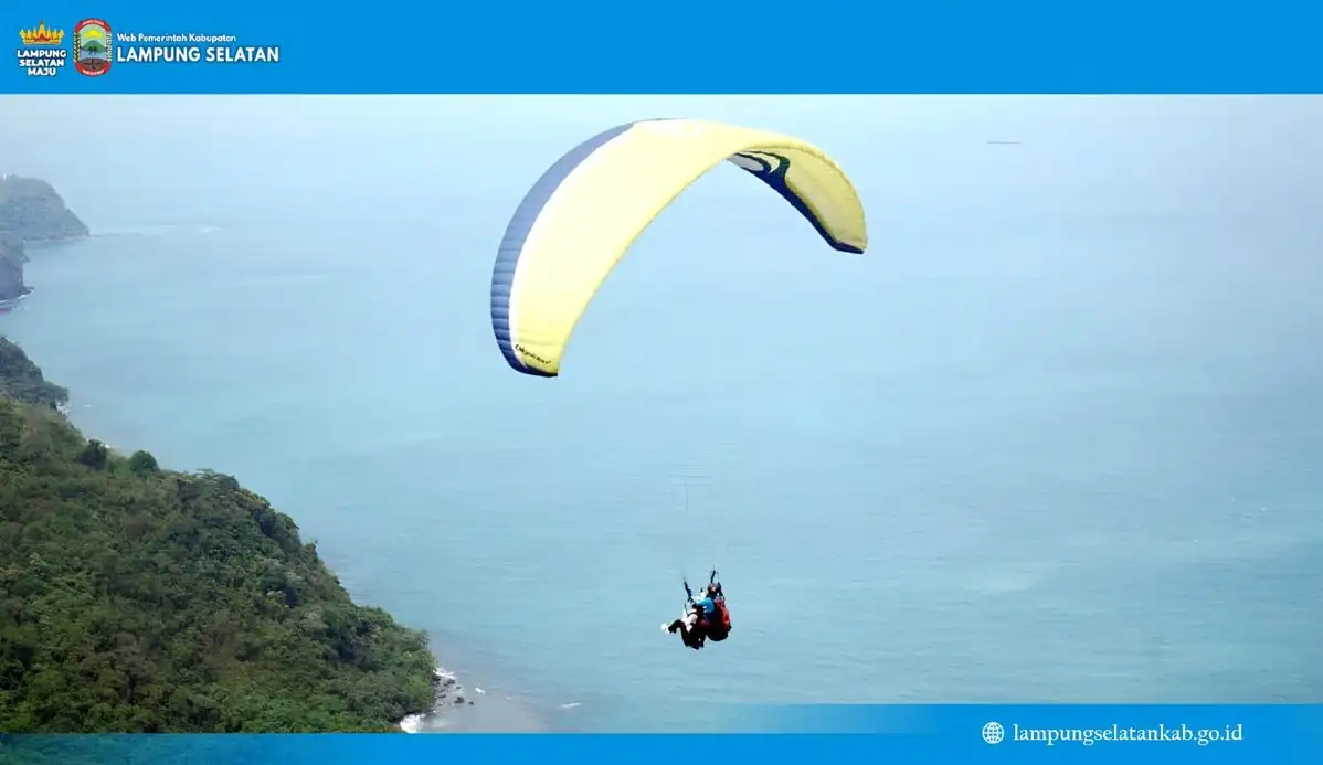 Jajal Wisata Paralayang di Batu Alif Bakauheni, Utusan Khusus Presiden ini Sebut Magnet Wisata Baru Lampung Selatan