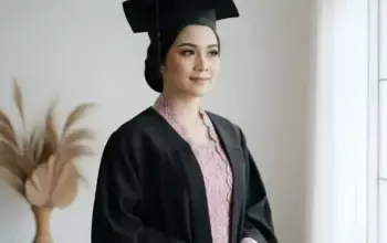 10 Prompt Gemini AI untuk Foto Wisuda di Studio, Tampilan Elegan dan Realistis