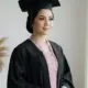 10 Prompt Gemini AI untuk Foto Wisuda di Studio, Tampilan Elegan dan Realistis