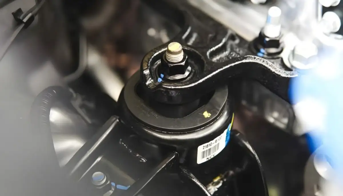 Ciri-Ciri Engine Mounting Mobil Rusak dan Perkiraan Harganya