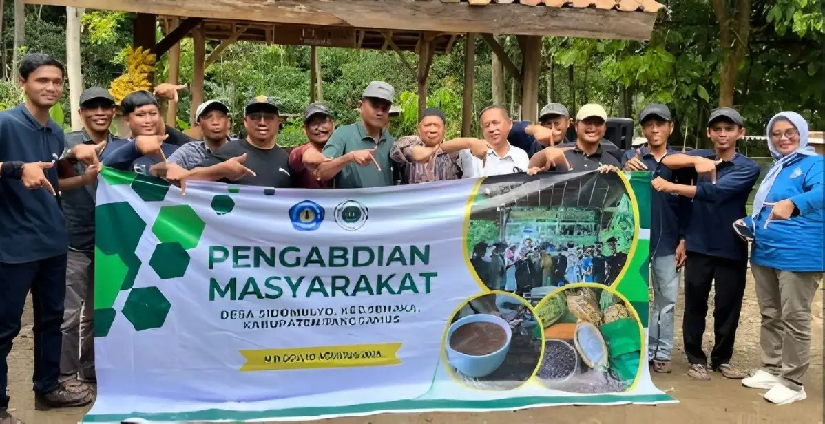 Dosen Polinela Bimbing Petani Kakao Tanggamus Tekan Serangan Hama Lewat Teknik Pembronsongan