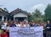 Dosen Polinela Bimbing Petani Pisang Tanggamus Tangani Layu Fusarium dengan Trichoderma
