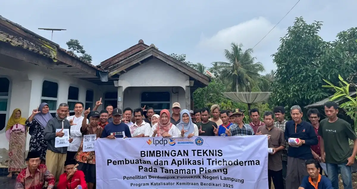 Dosen Polinela Bimbing Petani Pisang Tanggamus Tangani Layu Fusarium dengan Trichoderma