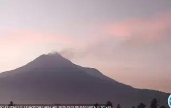 Gunung Lewotobi Laki-laki Alami Peningkatan Aktivitas, PVMBG Imbau Warga Jaga Jarak 7 Km