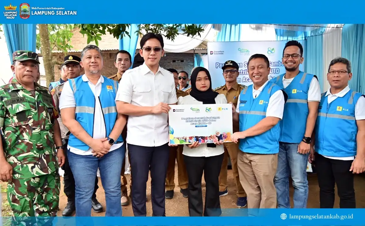 Hari Listrik Nasional, PLN Bersama Pemkab Lampung Selatan Terangi Rumah Warga di Jati Agung