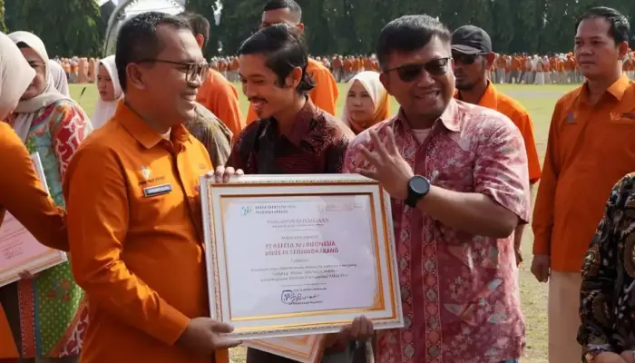 Hari Statistik Nasional 2025, KAI Divre IV Tanjungkarang Terima Piagam Penghargaan dari BPS