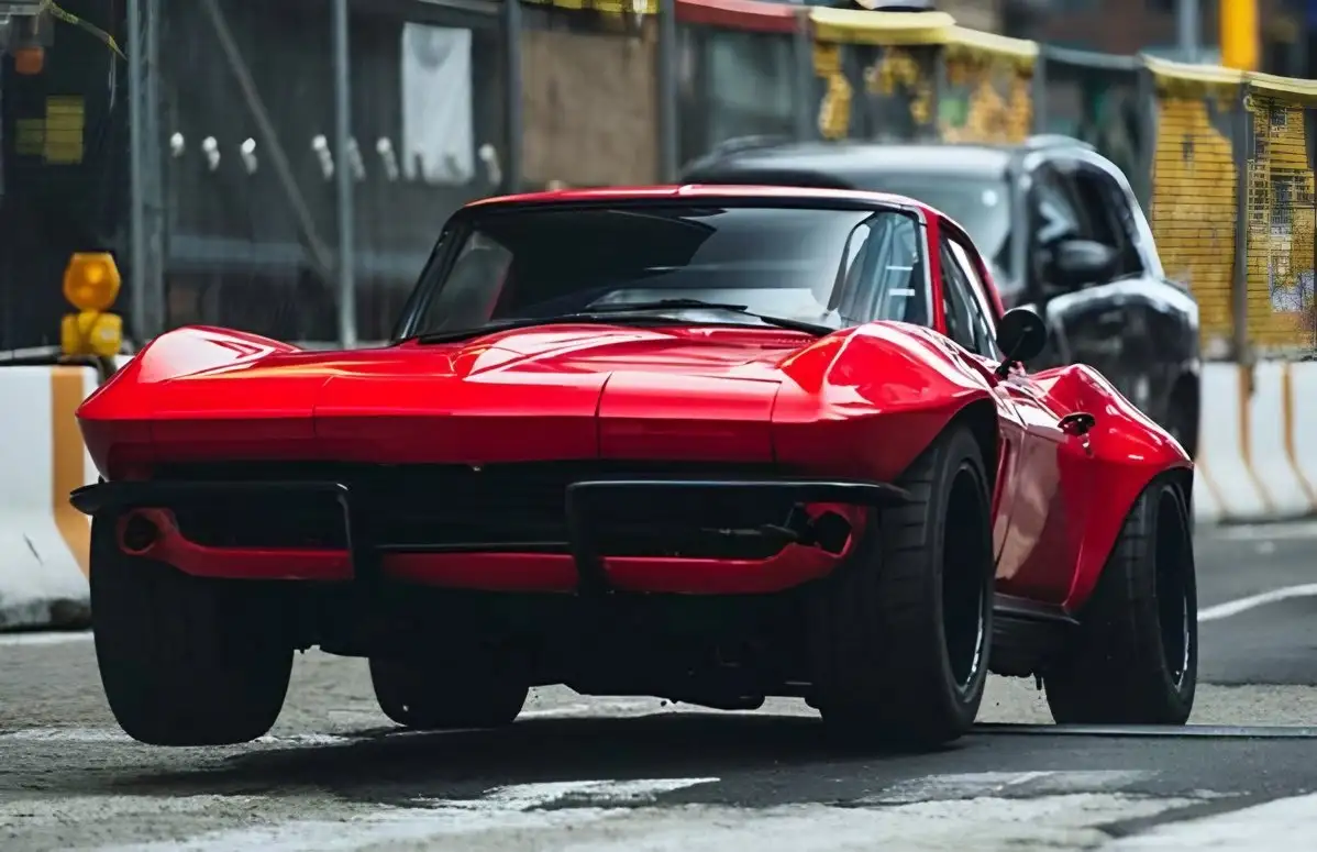 Inilah Mesin V8 Legendaris yang Gunakan 3 Karburator