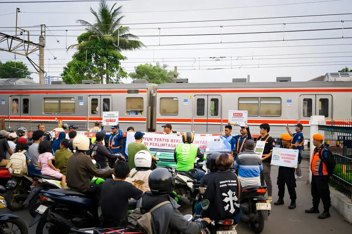 KAI Daop 1 Jakarta Tingkatkan Sosialisasi Keselamatan di Perlintasan Sebidang