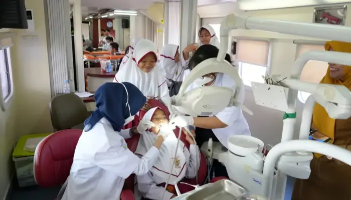 KAI Daop 8 Surabaya Hadirkan Rail Clinic dan Rail Library di Stasiun Krian, Dukung Program Kesehatan Prioritas Nasional