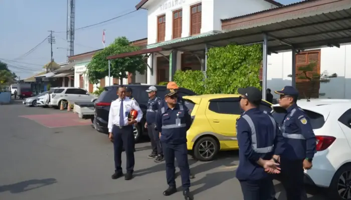 KAI Daop 8 Surabaya Pastikan Layanan dan Keselamatan Optimal Lewat Pengecekan Lintas di Stasiun Sidoarjo