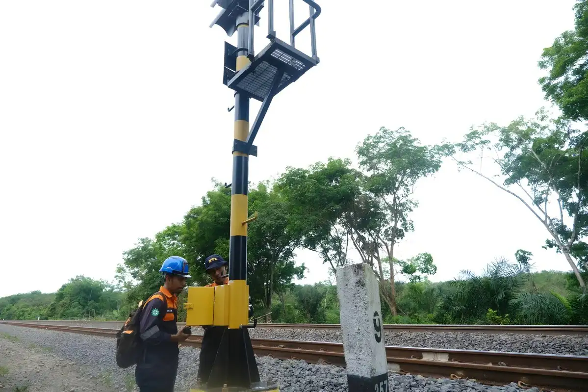 KAI Divre III Palembang Tingkatkan Keandalan Operasional, Perkuat Sistem Persinyalan dan Telekomunikasi dengan Proteksi Petir