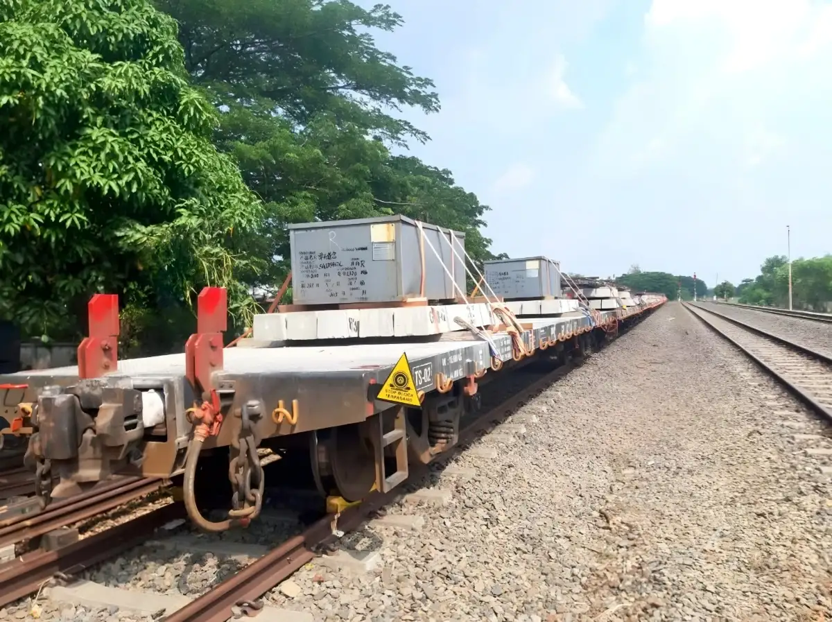 KAI Logistik Dukung Pembangunan Rel Nasional Lewat Distribusi Wesel dan Bantalan Beton