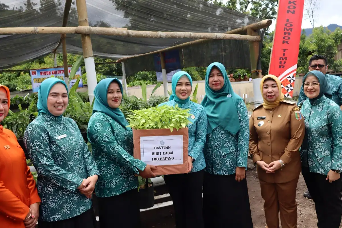 Canangkan Desa Tapis, Ketua TP PKK Lampung Kagum Hasil Pertanian Lampung Barat 1 Ketua TP PKK Lampung Kagum dengan Potensi Pertanian Lampung Barat saat Canangkan Desa Tapis