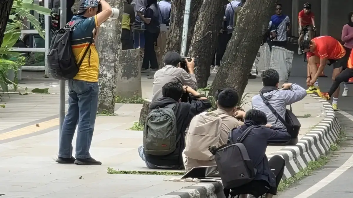 Difoto Tanpa Izin di Tempat Umum? Komdigi Tegaskan Warga Bisa Gugat Pelaku! 1 Komdigi Tegaskan: Warga Berhak Gugat Jika Difoto Tanpa Izin di Tempat Umum