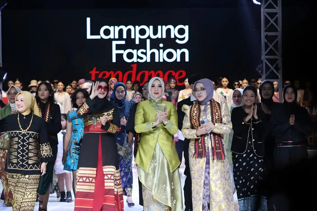 Lampung Fashion Tendance 2025 Hadirkan Desainer Internasional, Ketua Dekanasda Dorong Kreativitas Budaya