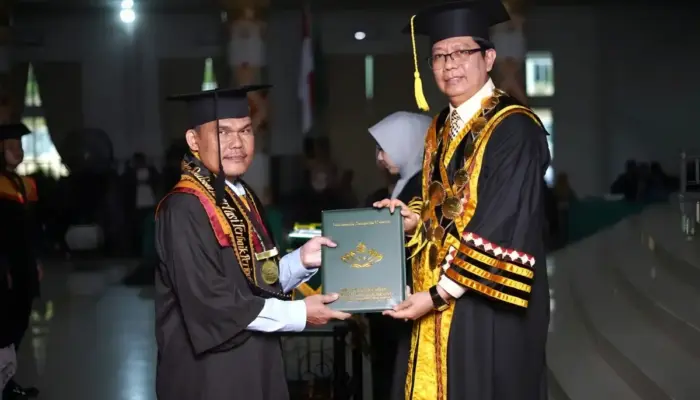 Keterbatasan Tak Jadi Halangan, Mahasiswa Difabel Raih Disertasi Terbaik di UIN Raden Intan Lampung