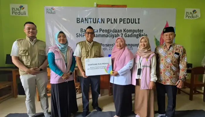 PLN Dukung Pendidikan Digital, Salurkan Bantuan Komputer ke SMP Muhammadiyah 2 Gadingrejo Pringsewu